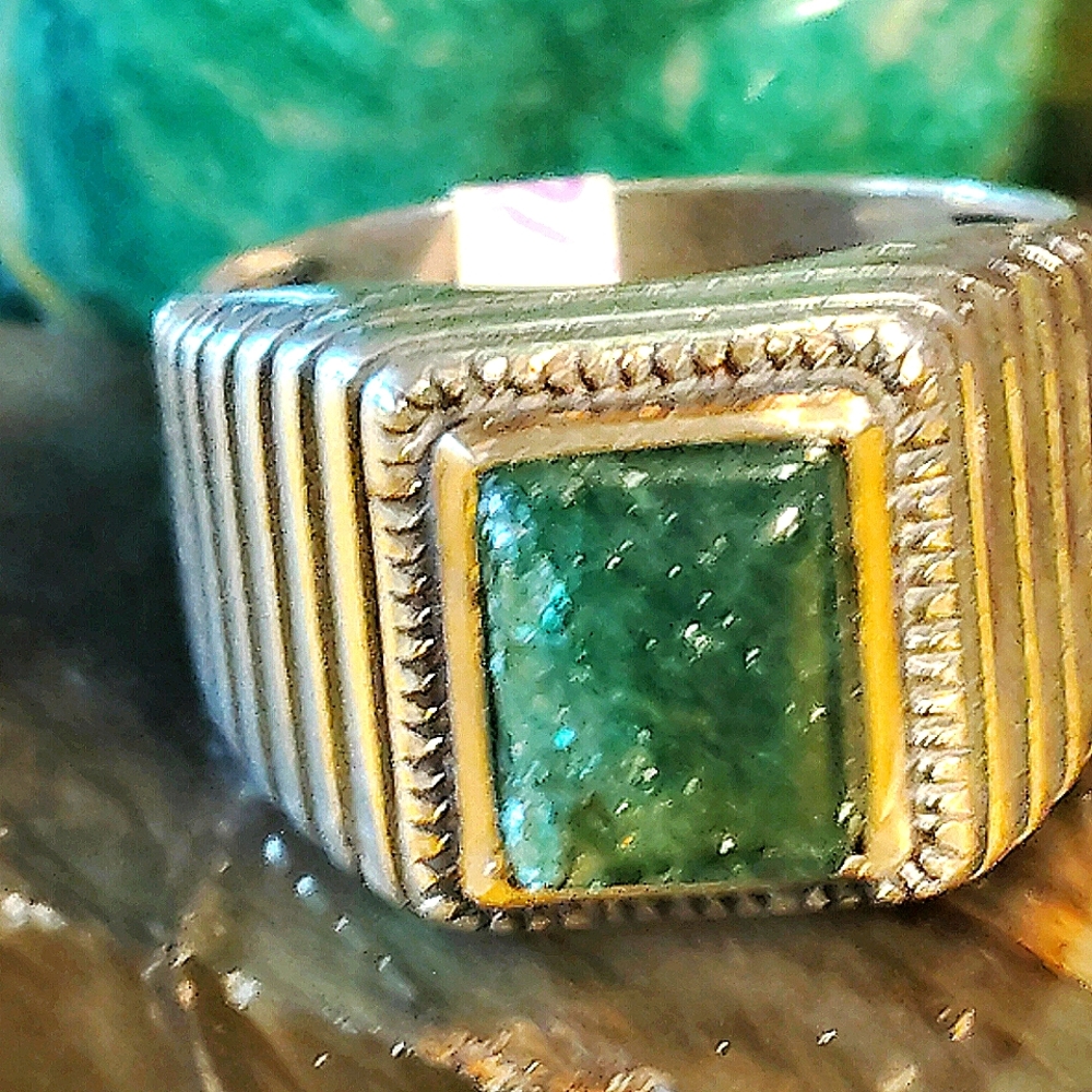 MEN'S. GREEN JADE, RIBBED, BOLD, STERLING SILVER RING  SIZE 10.
